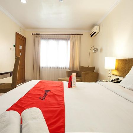 เรดดอร์ซ พรีเมียม แอท รายา งินเดน Hotel Wonocolo ภายนอก รูปภาพ