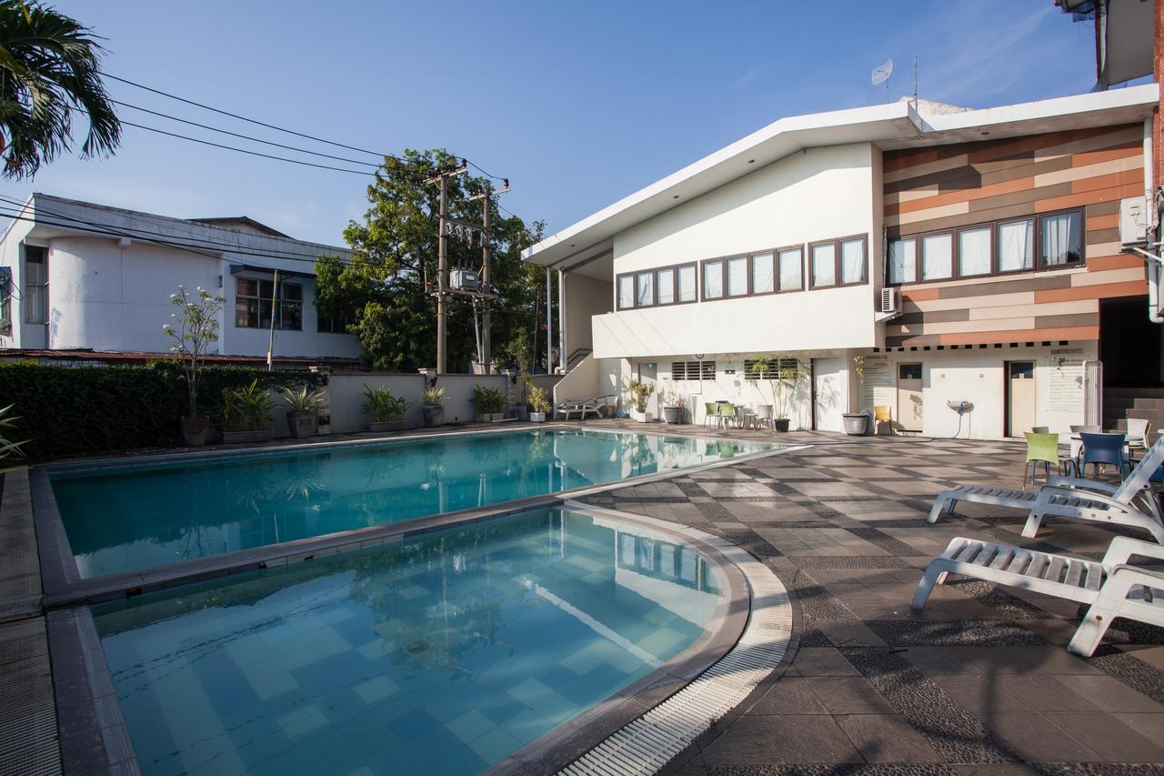 เรดดอร์ซ พรีเมียม แอท รายา งินเดน Hotel Wonocolo ภายนอก รูปภาพ