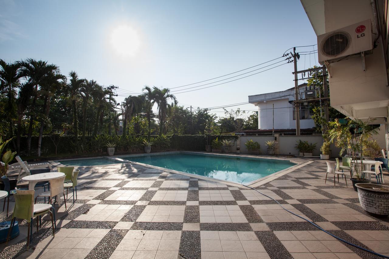 เรดดอร์ซ พรีเมียม แอท รายา งินเดน Hotel Wonocolo ภายนอก รูปภาพ