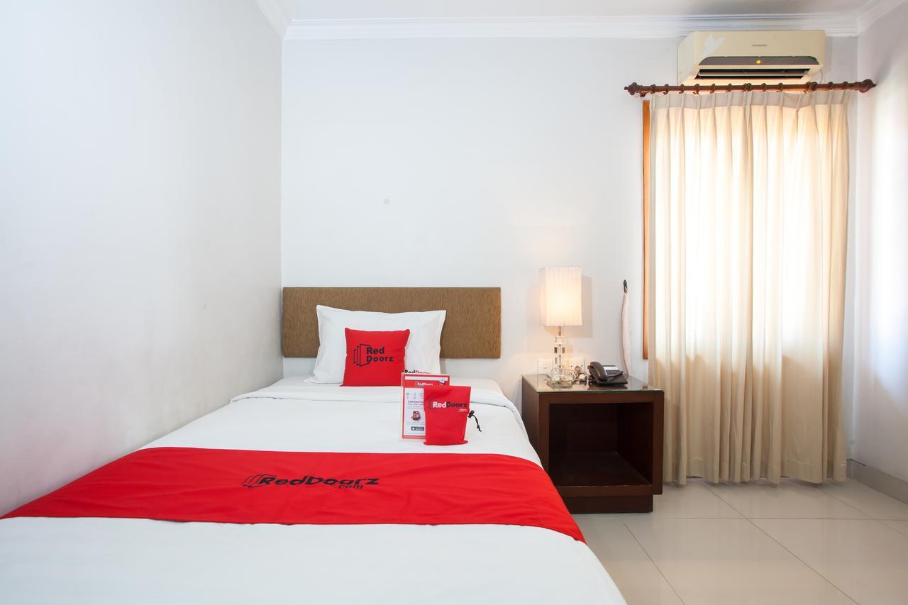 เรดดอร์ซ พรีเมียม แอท รายา งินเดน Hotel Wonocolo ภายนอก รูปภาพ