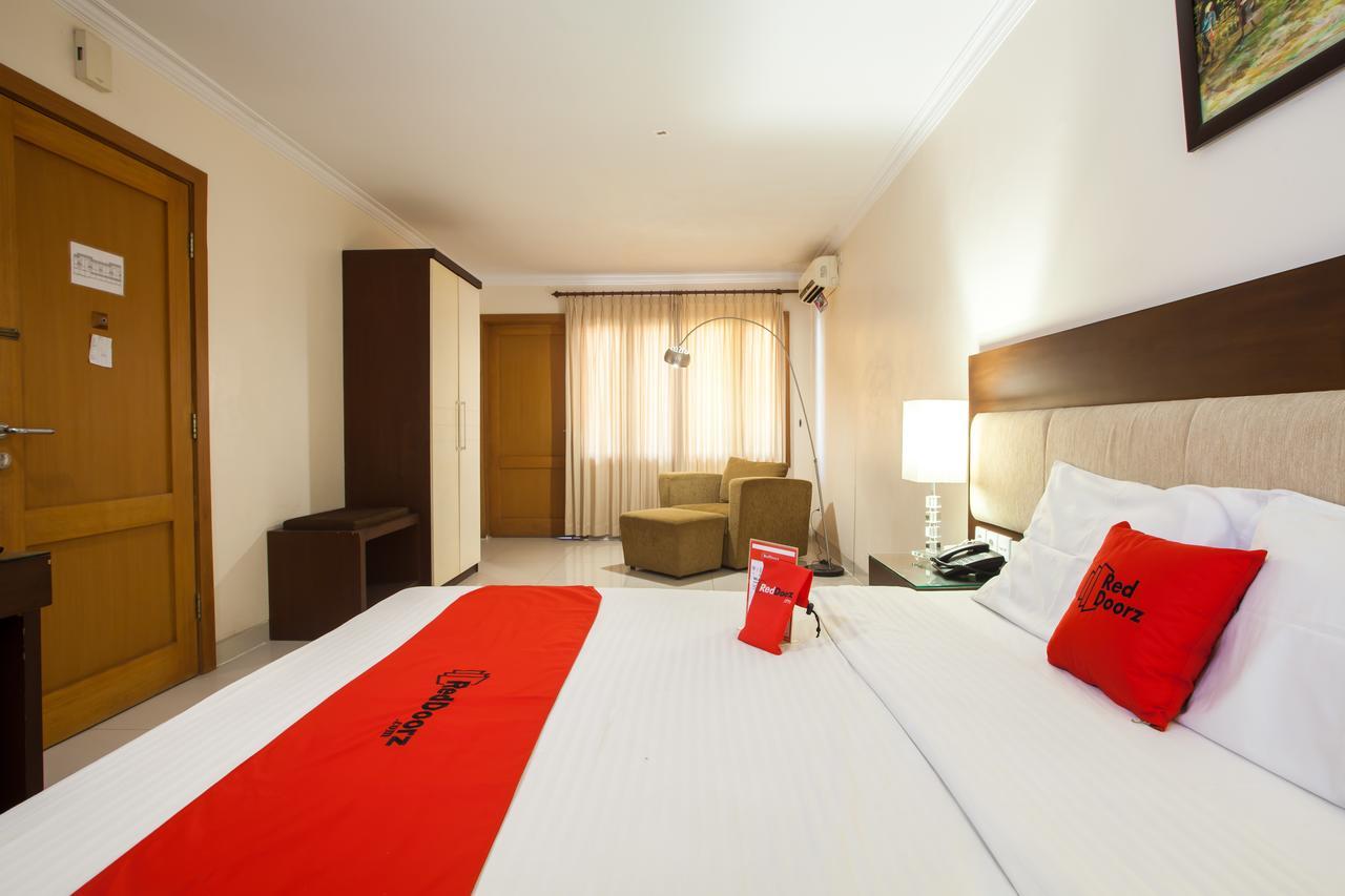 เรดดอร์ซ พรีเมียม แอท รายา งินเดน Hotel Wonocolo ภายนอก รูปภาพ