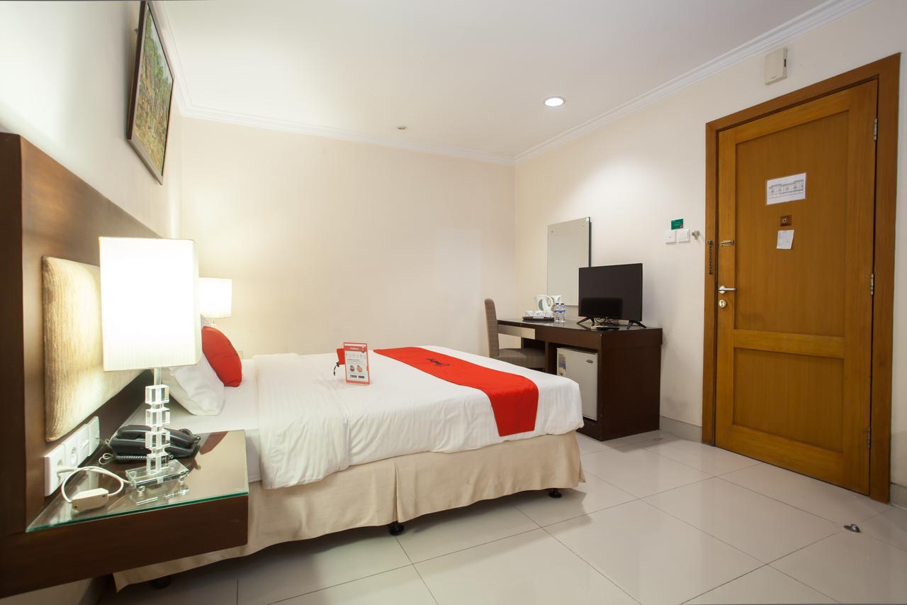 เรดดอร์ซ พรีเมียม แอท รายา งินเดน Hotel Wonocolo ภายนอก รูปภาพ