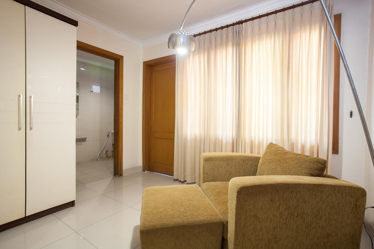 เรดดอร์ซ พรีเมียม แอท รายา งินเดน Hotel Wonocolo ภายนอก รูปภาพ
