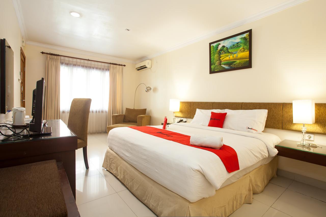 เรดดอร์ซ พรีเมียม แอท รายา งินเดน Hotel Wonocolo ภายนอก รูปภาพ