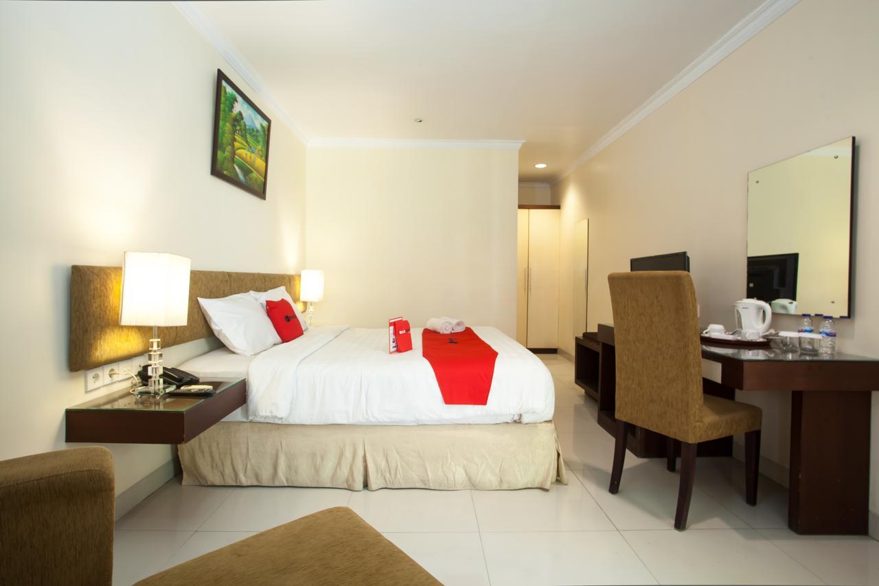 เรดดอร์ซ พรีเมียม แอท รายา งินเดน Hotel Wonocolo ภายนอก รูปภาพ