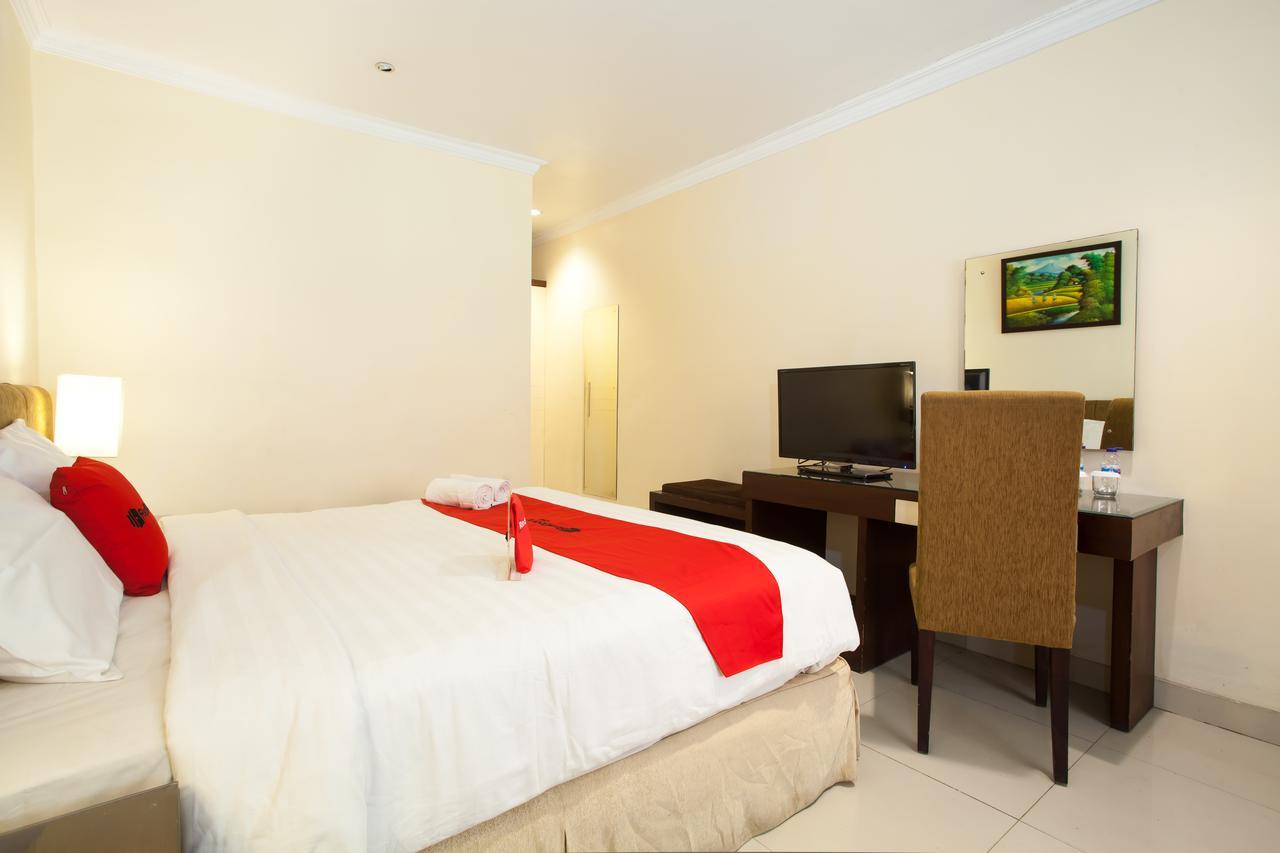 เรดดอร์ซ พรีเมียม แอท รายา งินเดน Hotel Wonocolo ภายนอก รูปภาพ