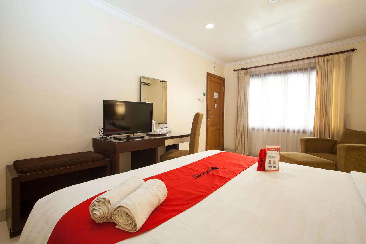 เรดดอร์ซ พรีเมียม แอท รายา งินเดน Hotel Wonocolo ภายนอก รูปภาพ