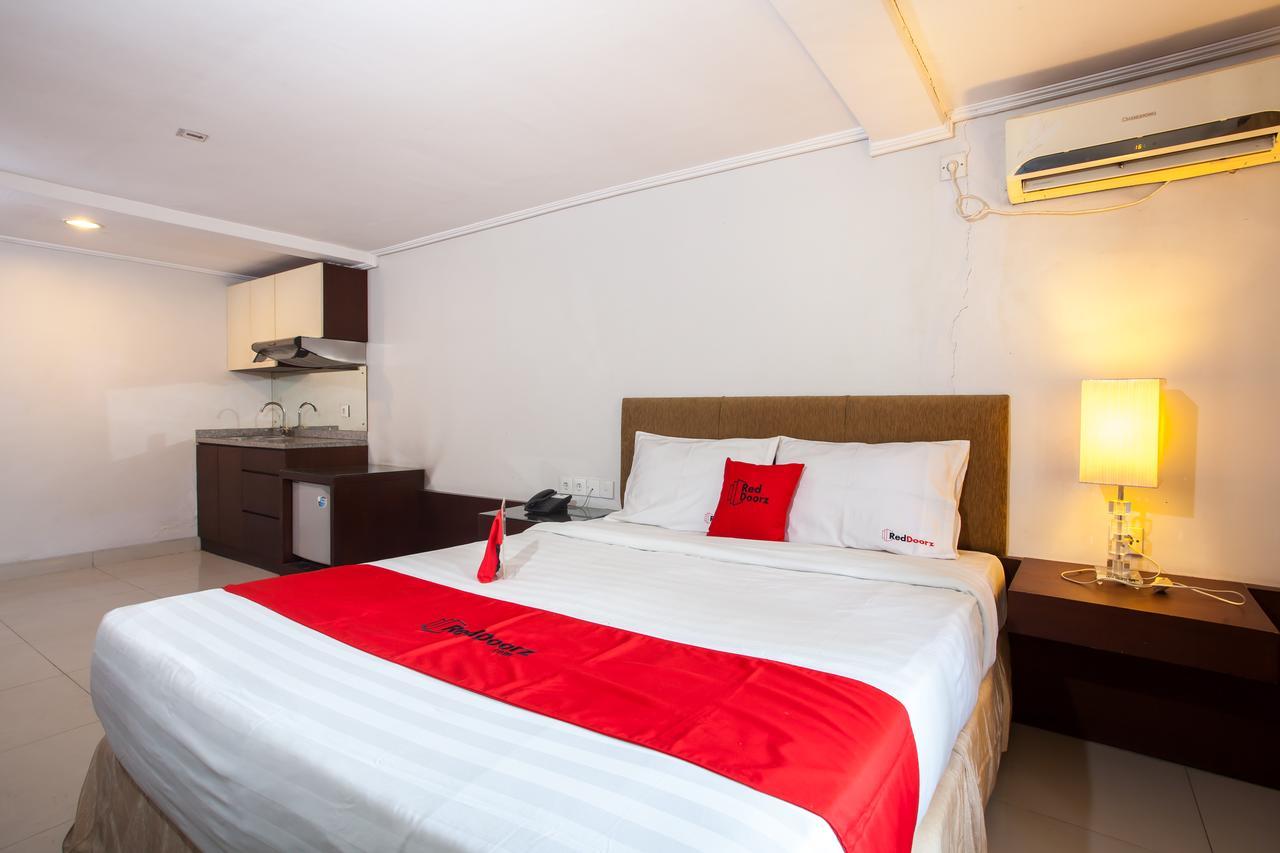 เรดดอร์ซ พรีเมียม แอท รายา งินเดน Hotel Wonocolo ภายนอก รูปภาพ