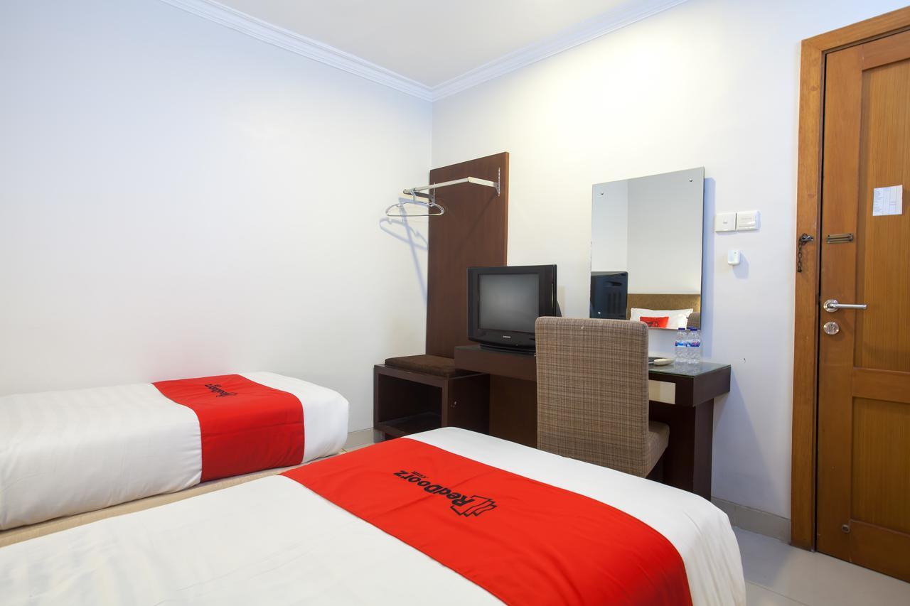เรดดอร์ซ พรีเมียม แอท รายา งินเดน Hotel Wonocolo ภายนอก รูปภาพ