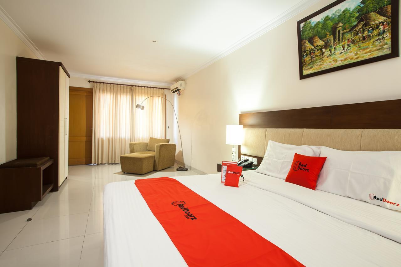 เรดดอร์ซ พรีเมียม แอท รายา งินเดน Hotel Wonocolo ภายนอก รูปภาพ