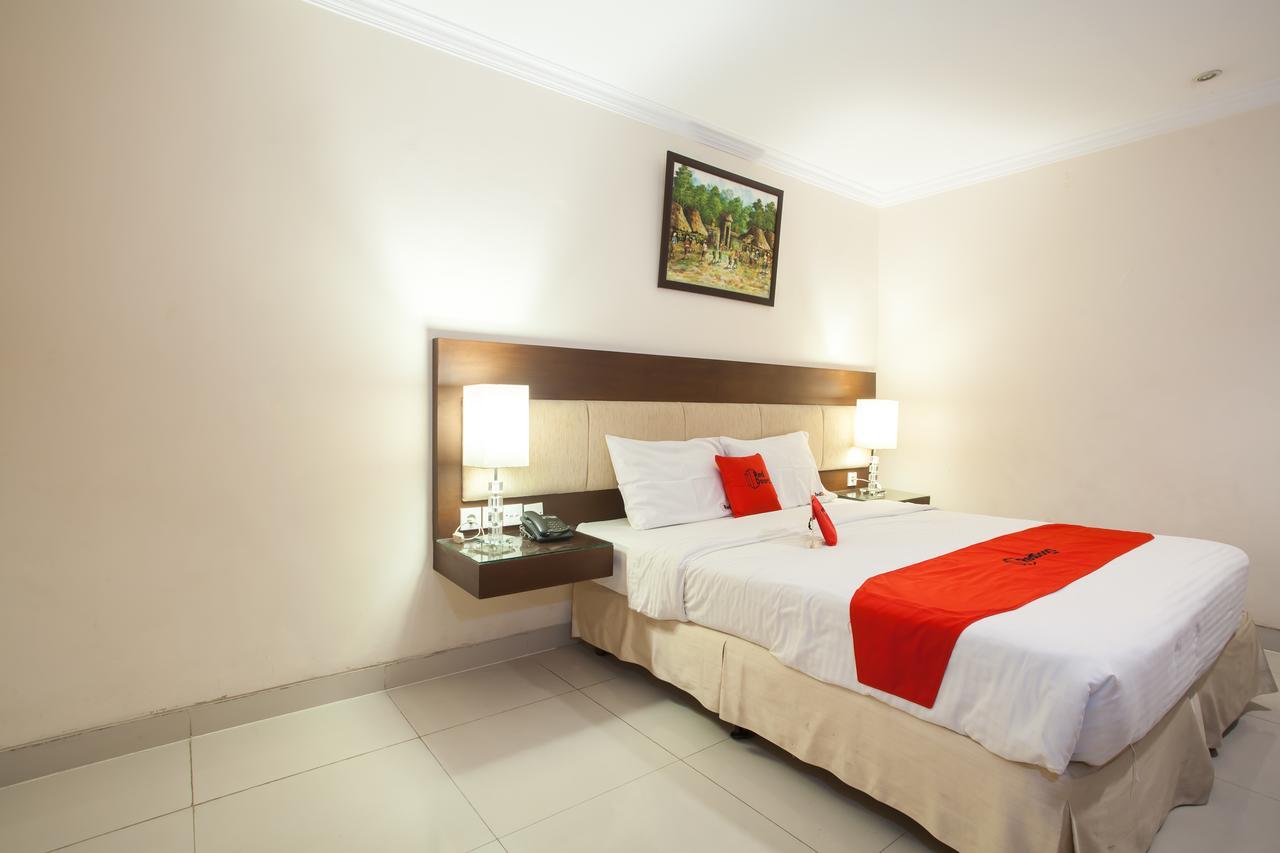 เรดดอร์ซ พรีเมียม แอท รายา งินเดน Hotel Wonocolo ภายนอก รูปภาพ