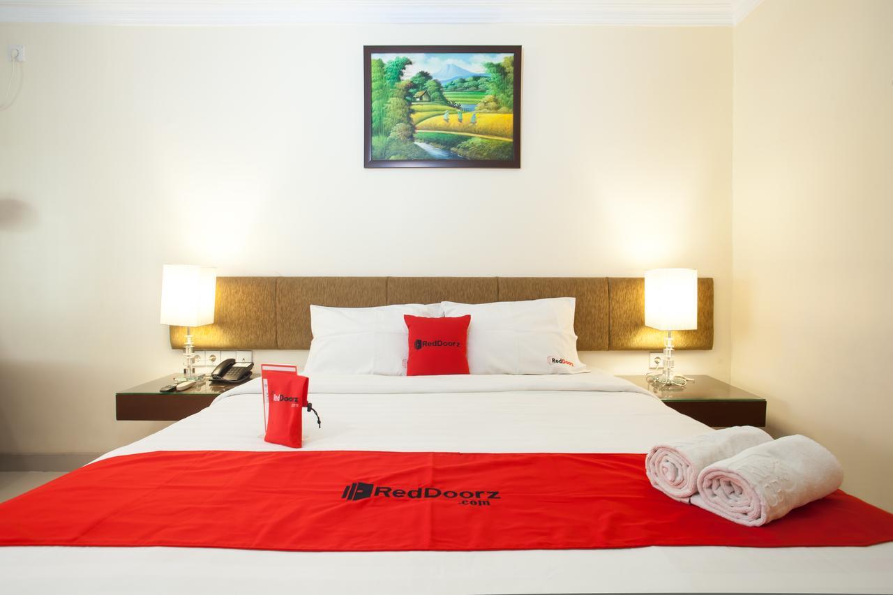 เรดดอร์ซ พรีเมียม แอท รายา งินเดน Hotel Wonocolo ภายนอก รูปภาพ