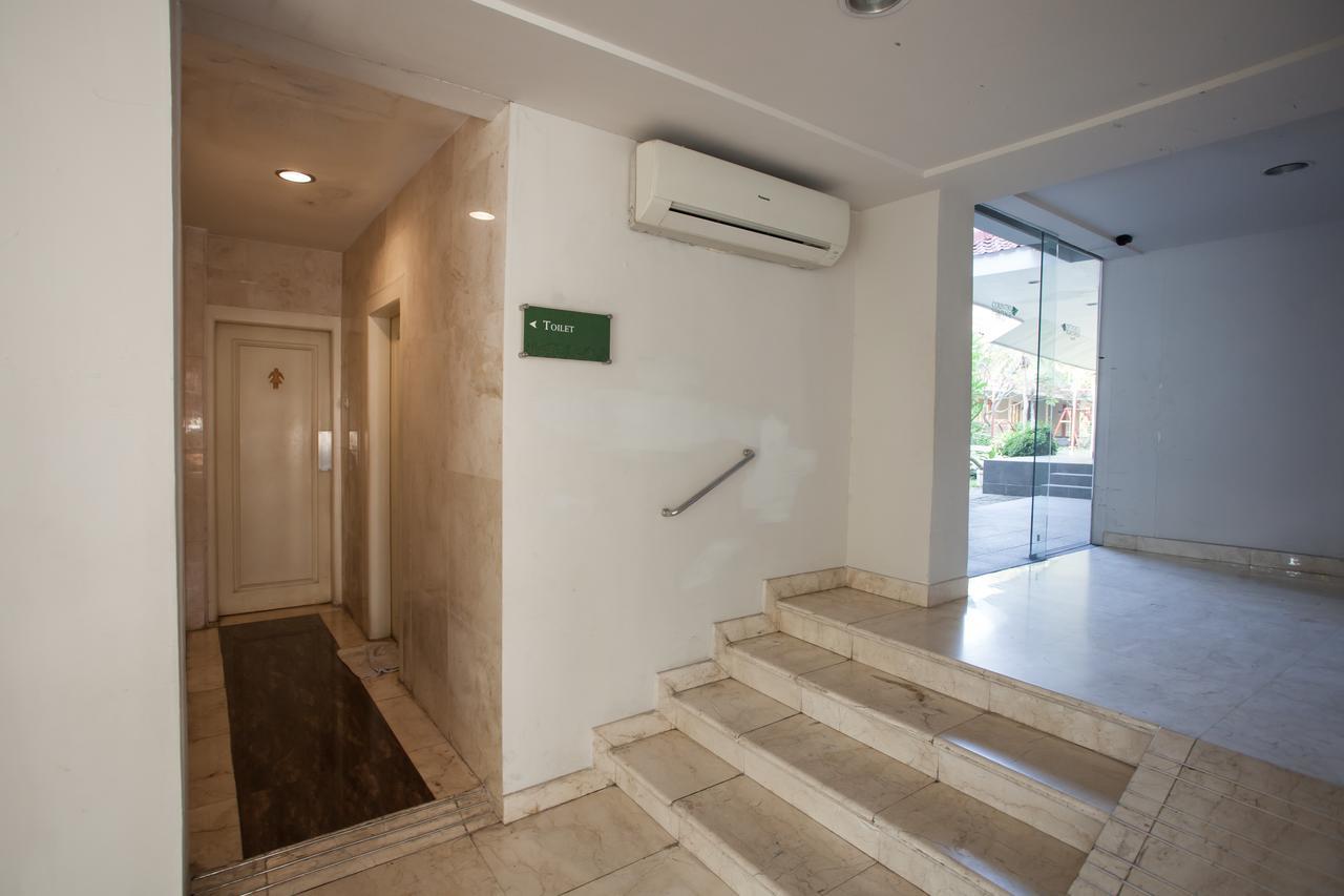 เรดดอร์ซ พรีเมียม แอท รายา งินเดน Hotel Wonocolo ภายนอก รูปภาพ